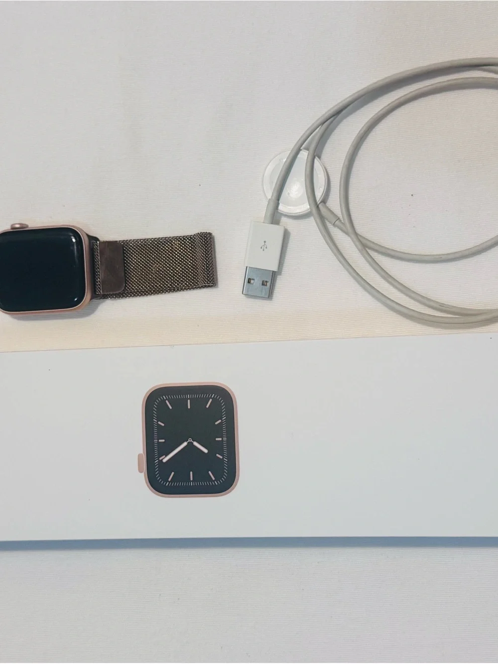 Apple Watch Series 5 Gold Aluminum Case and band (44mm)